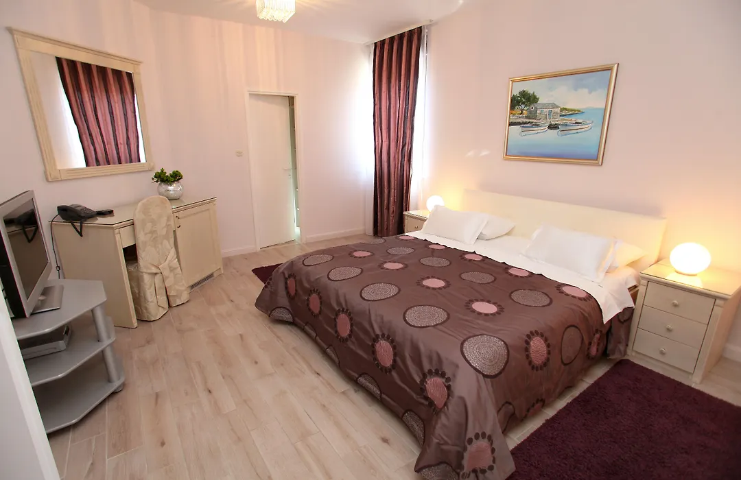 Hotel Bellevue Trogir-1