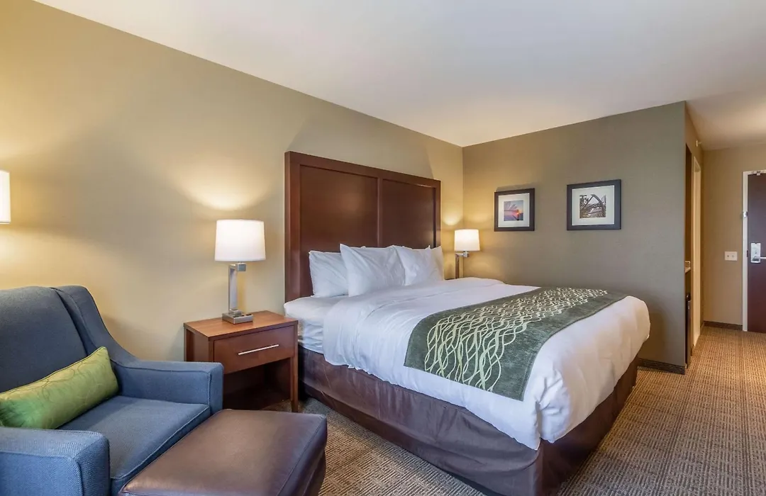 Comfort Inn & Suites - Harrisburg Airport - Hershey South-1