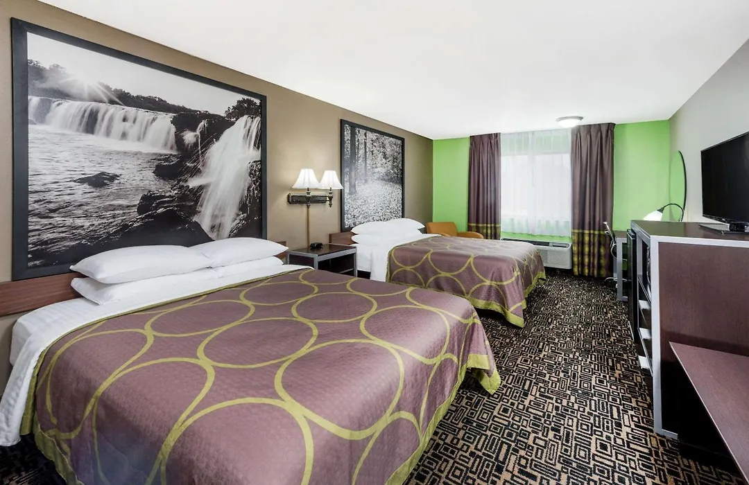 Super 8 By Wyndham Warrensburg-1