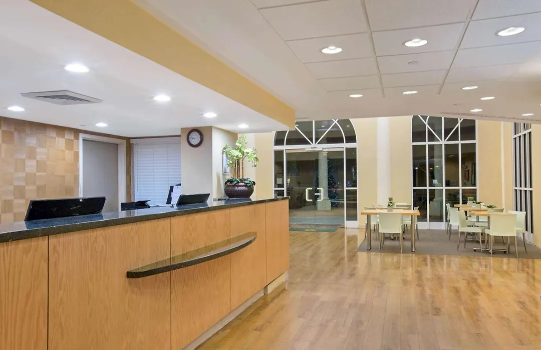 La Quinta Inn & Suites By Wyndham Sunrise-1