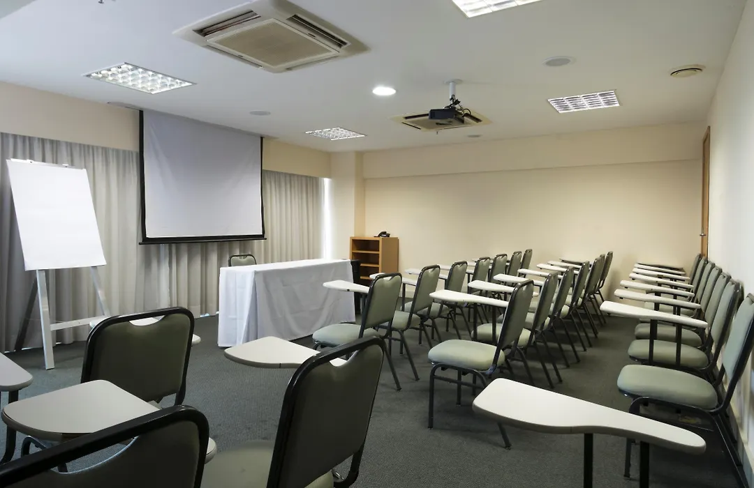 Golden Tulip Macae-1