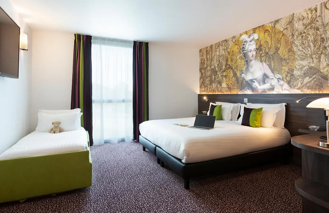Hôtel Roi Soleil Prestige Plaisir-1