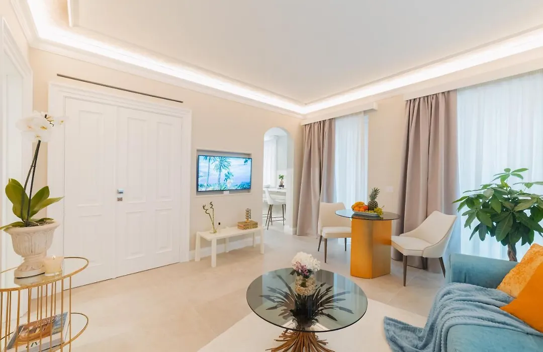 Naxi Suites-1