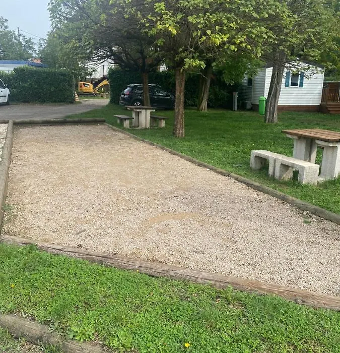Bungalow 2/4 personnes dans résidence Hôtelière-1