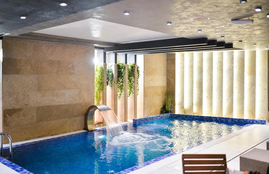 Amsterdam Hotel Pool & Spa-1