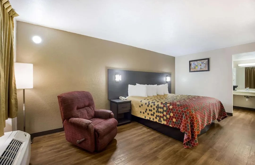 Econo Lodge Live Oak-1