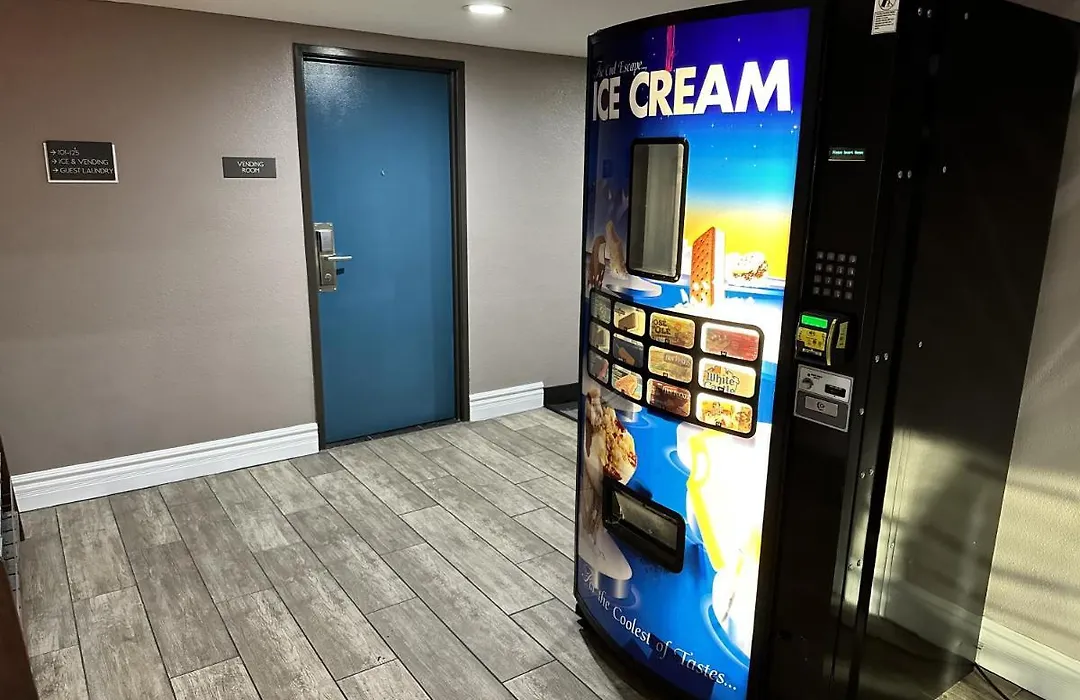 Super 8 By Wyndham Mesa Downtown Near Convention Center-1