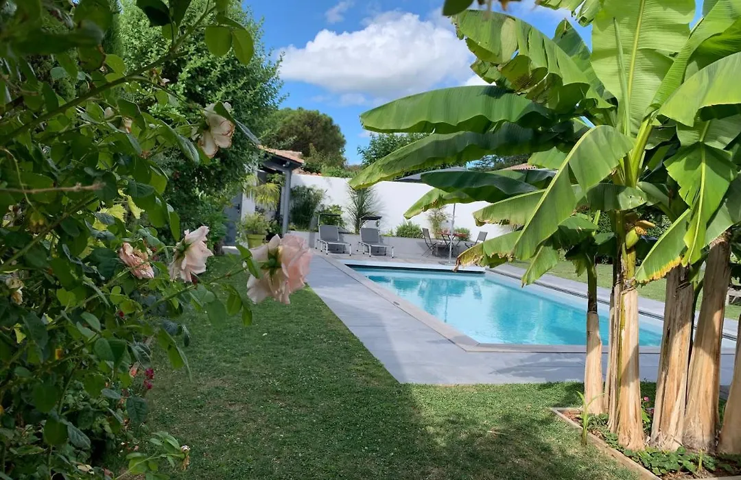 Maison M, chambre privée accès jardin piscine et jacuzzi près de La Rochelle-1