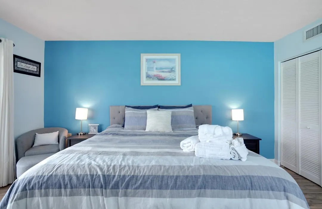 Beautiful Blue Ocean Condo-1