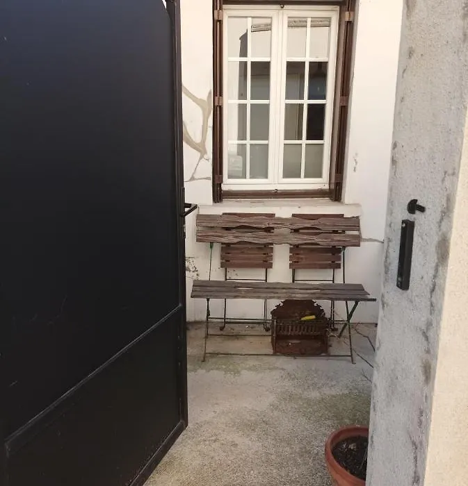 Au coeur de la cité des Bourbons-1