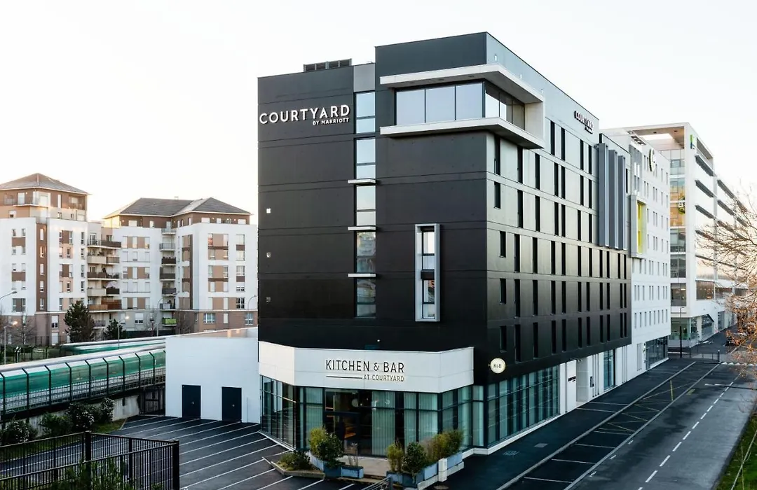 Courtyard By Marriott Paris Creteil-1