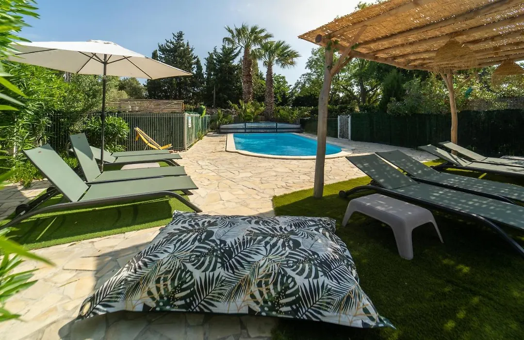 Gîte Imagine Roussillon Résidence Privée avec Piscine - 8 personnes-1