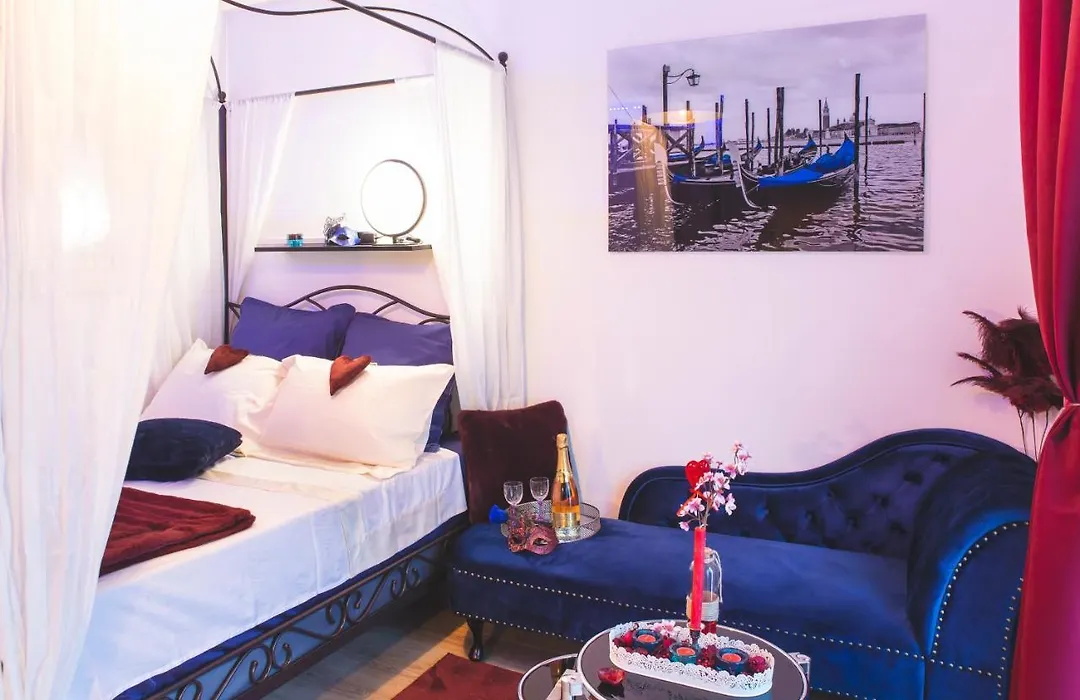 Le Charme Martégal Suite/Spa-1