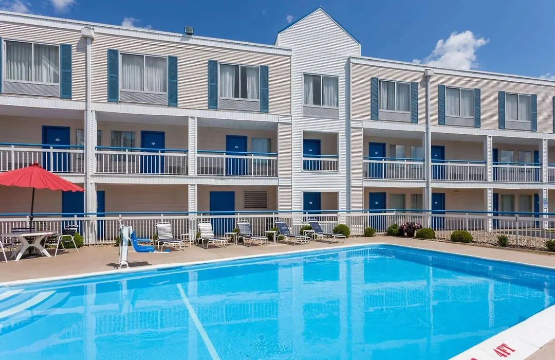 Baymont By Wyndham Peoria-1