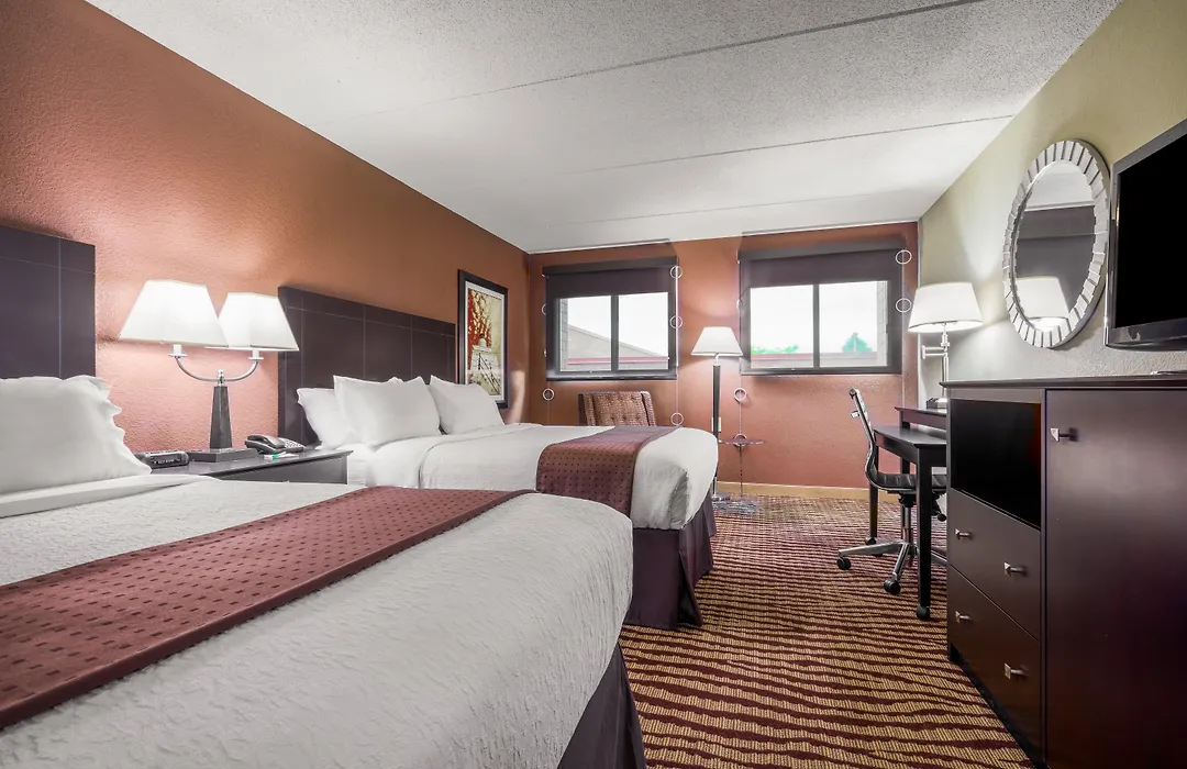 Holiday Inn - Manitowoc-1
