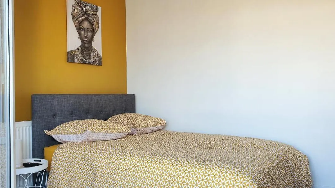 Charming Room with shared space close to PARIS - Chambres Confort avec espaces partagés proche de PARIS-1