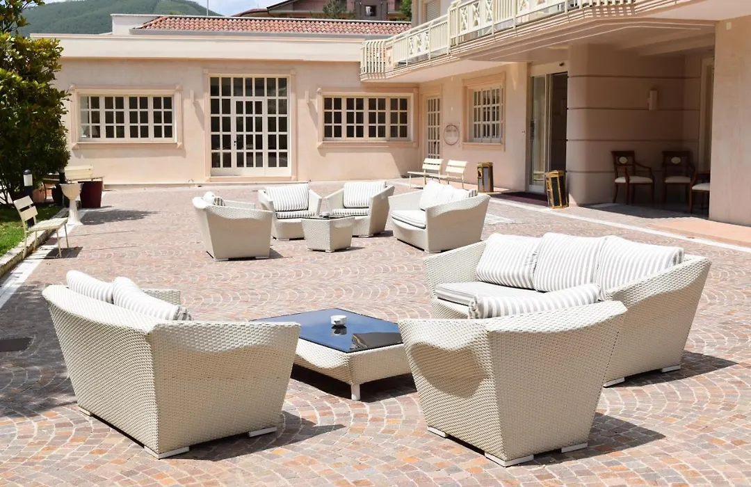 Green Park Hotel-1