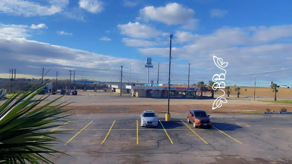 Days Inn & Suites By Wyndham Braunig Lake-1