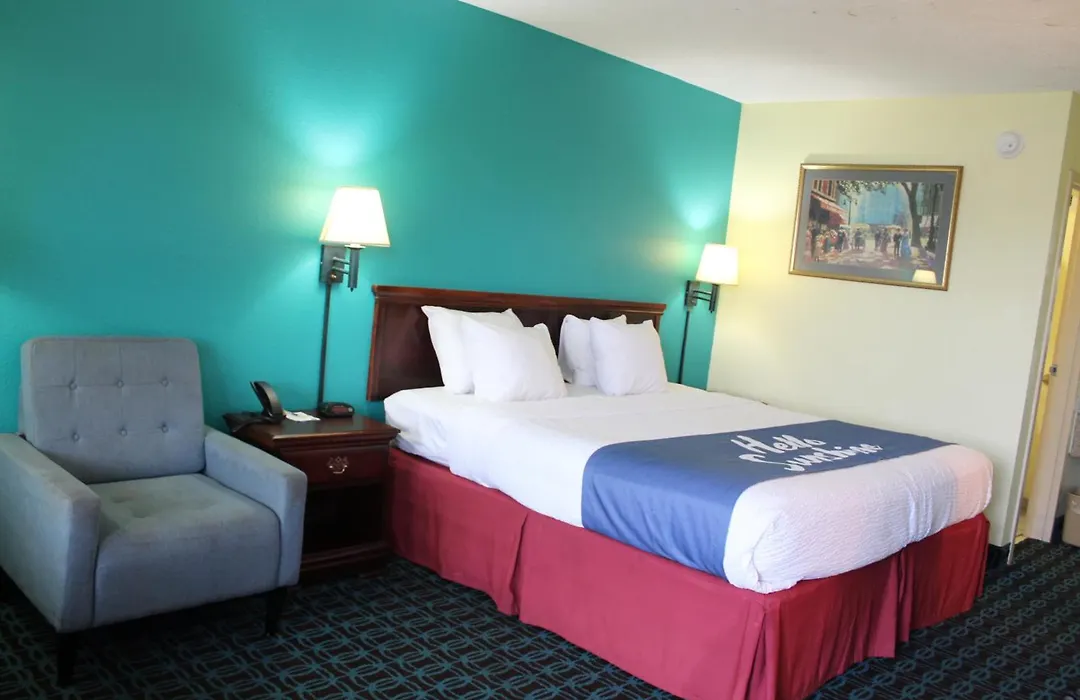Days Inn By Wyndham Marianna-1