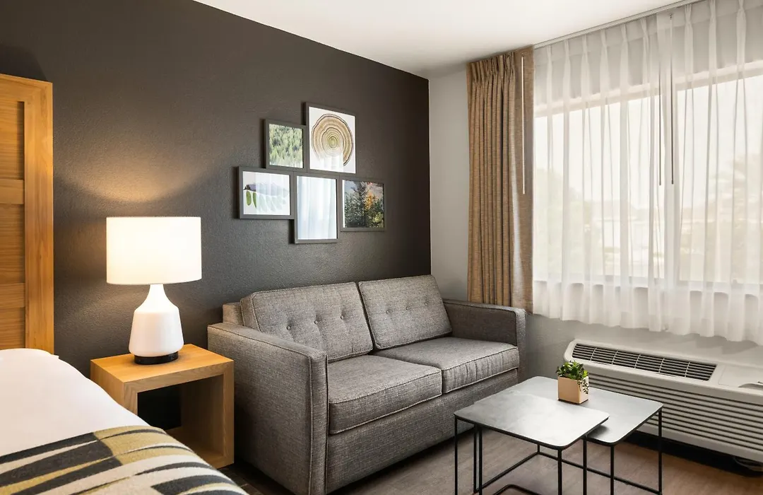 Oxford Suites Redding-1