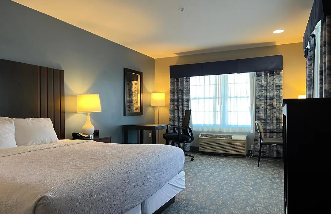 Spark By Hilton Freeport-1