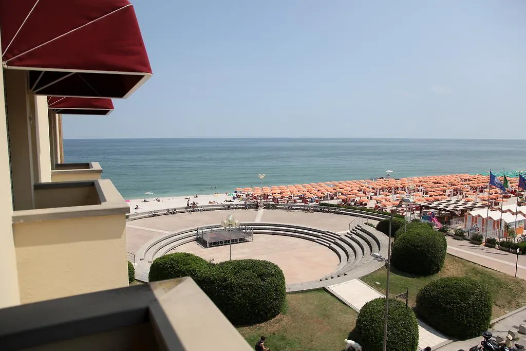 Hotel Cristallo-1