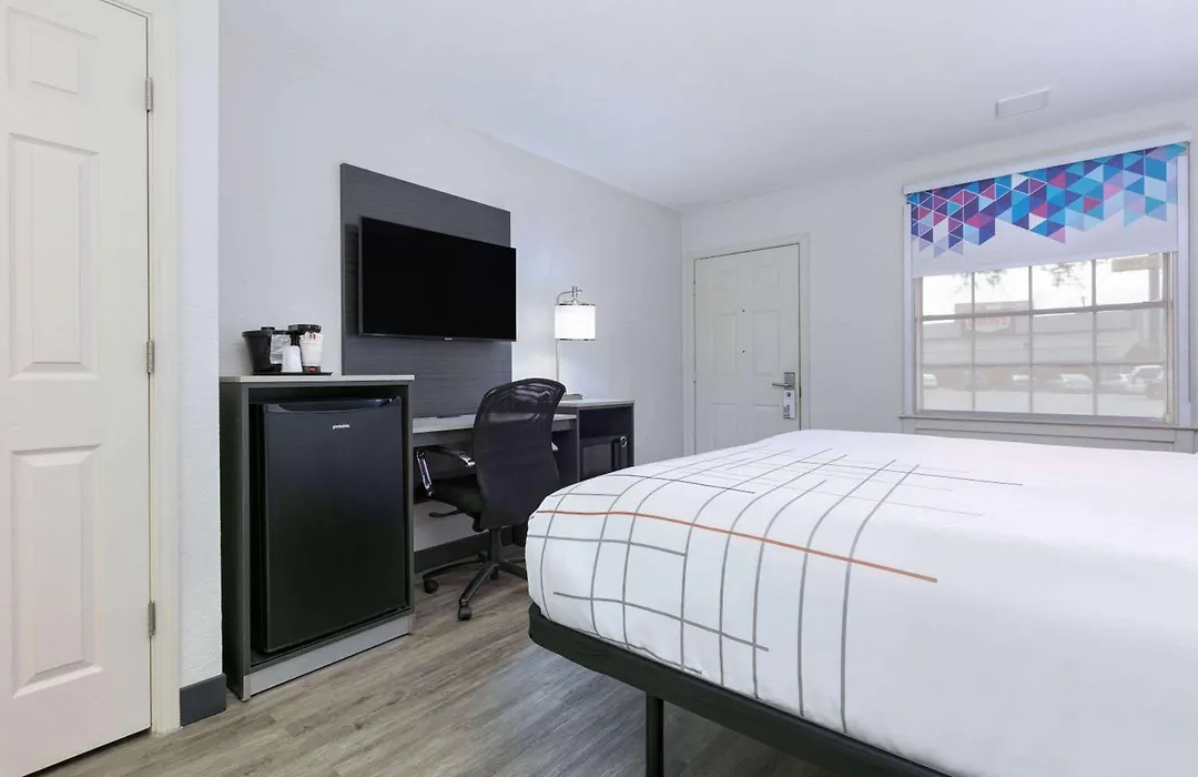 La Quinta Inn By Wyndham Dallas Uptown-1