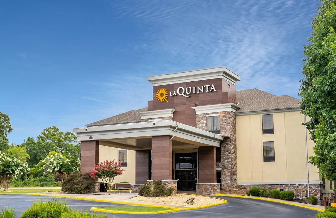 La Quinta Inn & Suites By Wyndham Covington-1