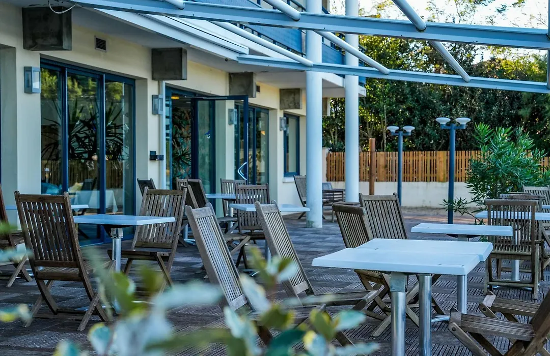 Hotel Le Pavillon Bleu-1