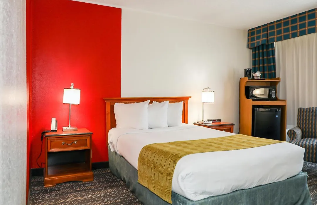 Ramada By Wyndham Cumberland Downtown-1