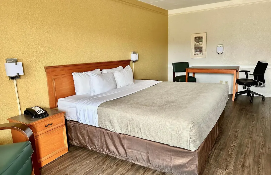 Baymont By Wyndham Nacogdoches Near University-1