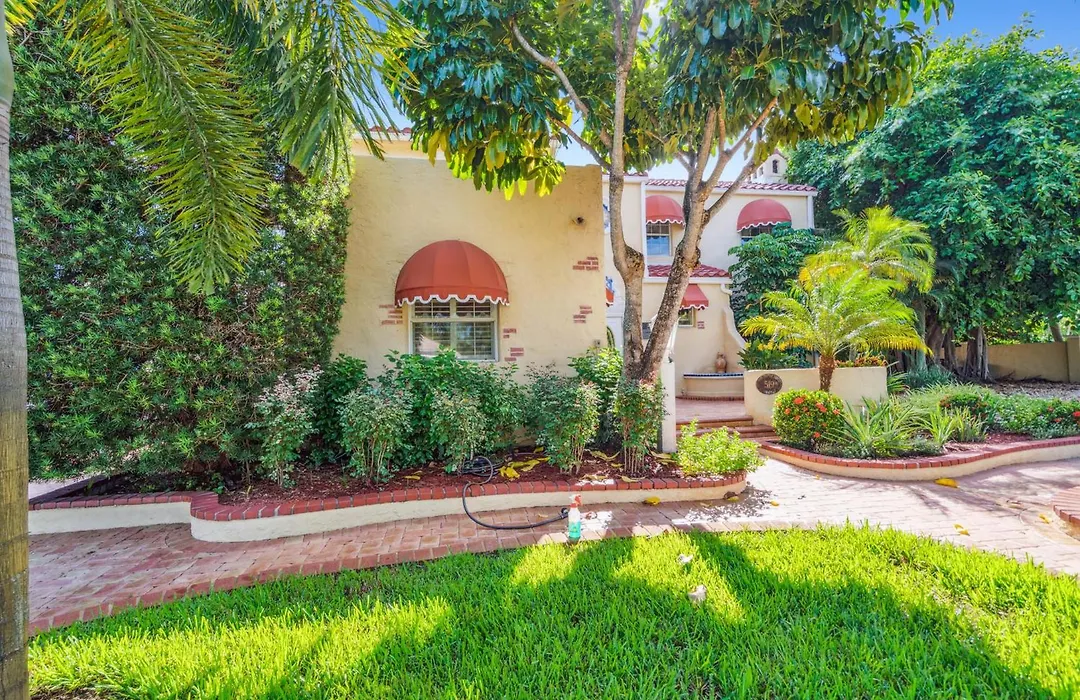 Banyan House Vacation Rentals-1