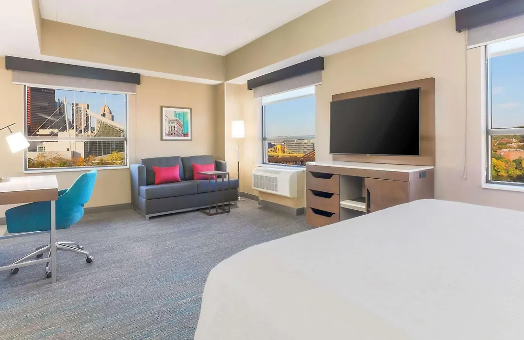 Hampton Inn & Suites Pittsburgh Downtown-1