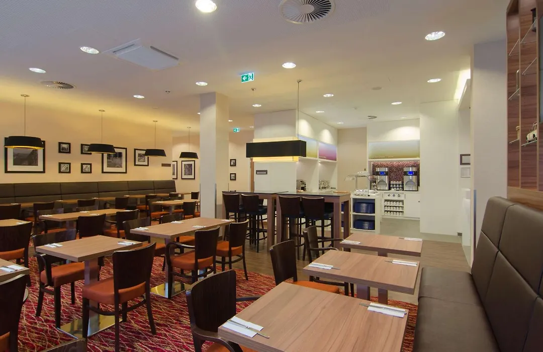 Hampton by Hilton Nürnberg City Center-1
