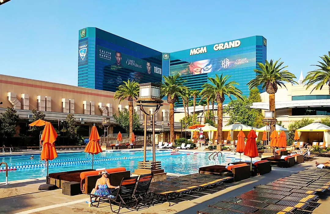 Strip & Sphere View - Separate Living Room - 2 Full Bath - Full Kitchen - Balcony - 900 Sqft - Mgm Signature-1