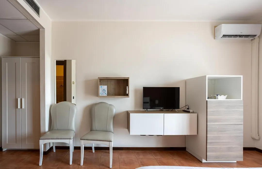 Hotel Fontaine Bleue-1