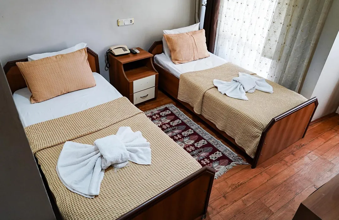 Paradise Hotel-1