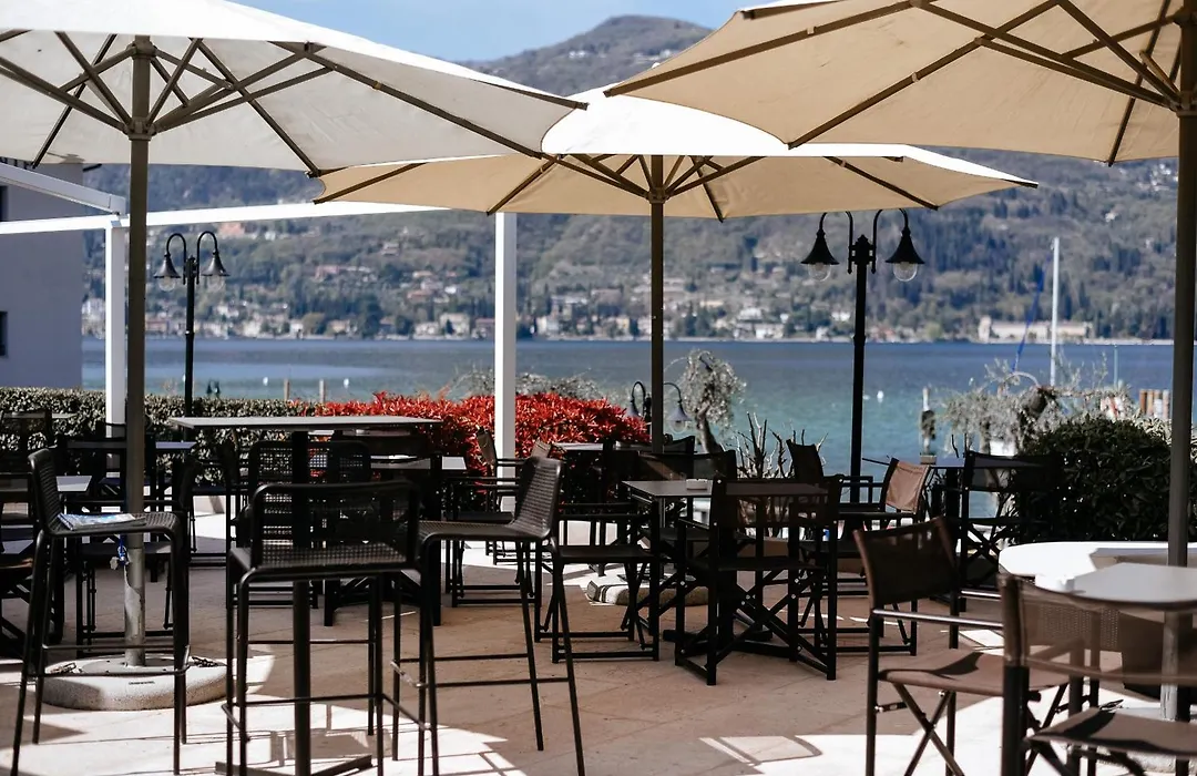 Bella Hotel & Restaurant With Private Dock For Mooring Boats-1