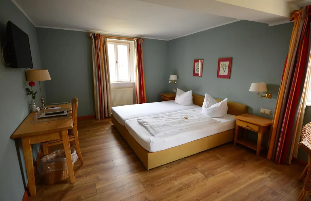 Landhotel Schloss Buttenheim-1