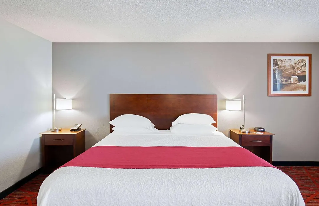 Ramada By Wyndham Bowling Green-1