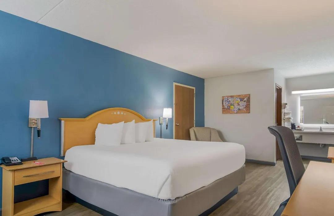 Econo Lodge Branson Theater District-1