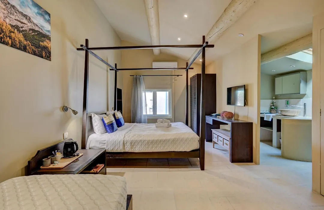 Hostellerie Le Paradou-1