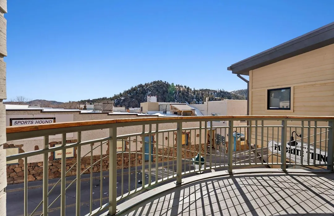 Spacious Dtwn Estes Park Loft Condo: 4 Mi To Rmnp-1