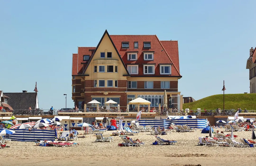 Beach Hotel-1