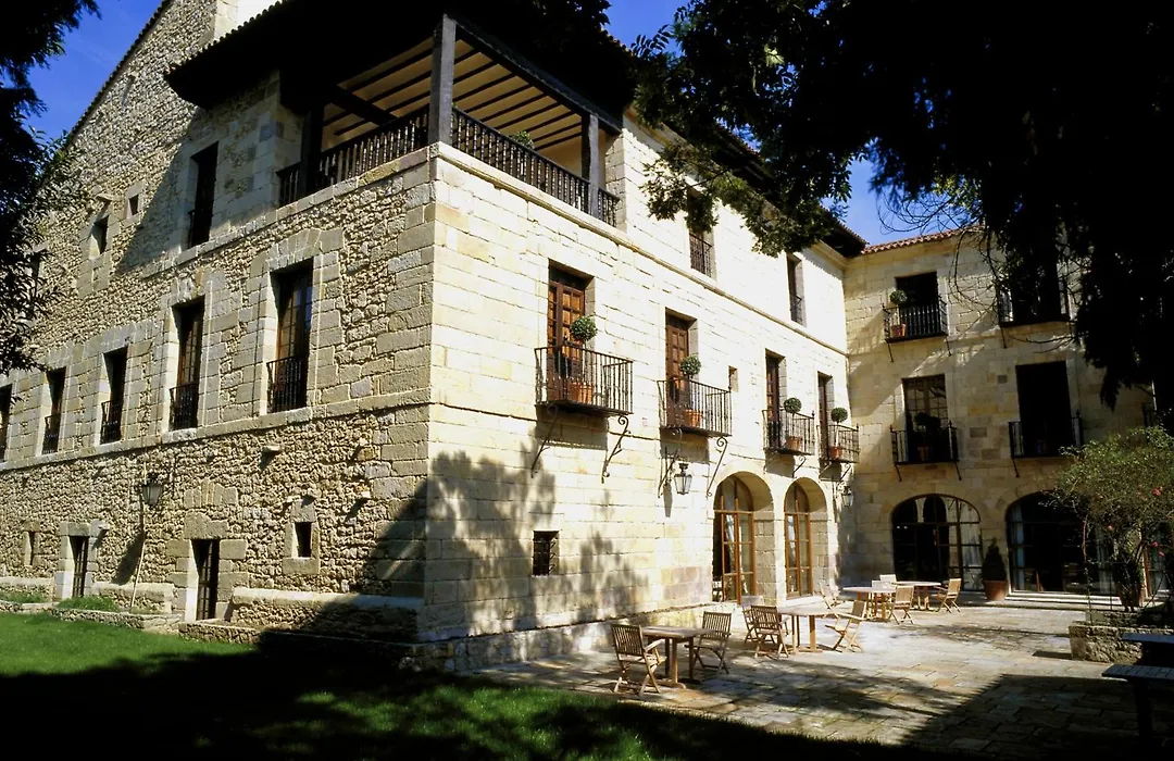 Parador de Santillana Gil Blas-1