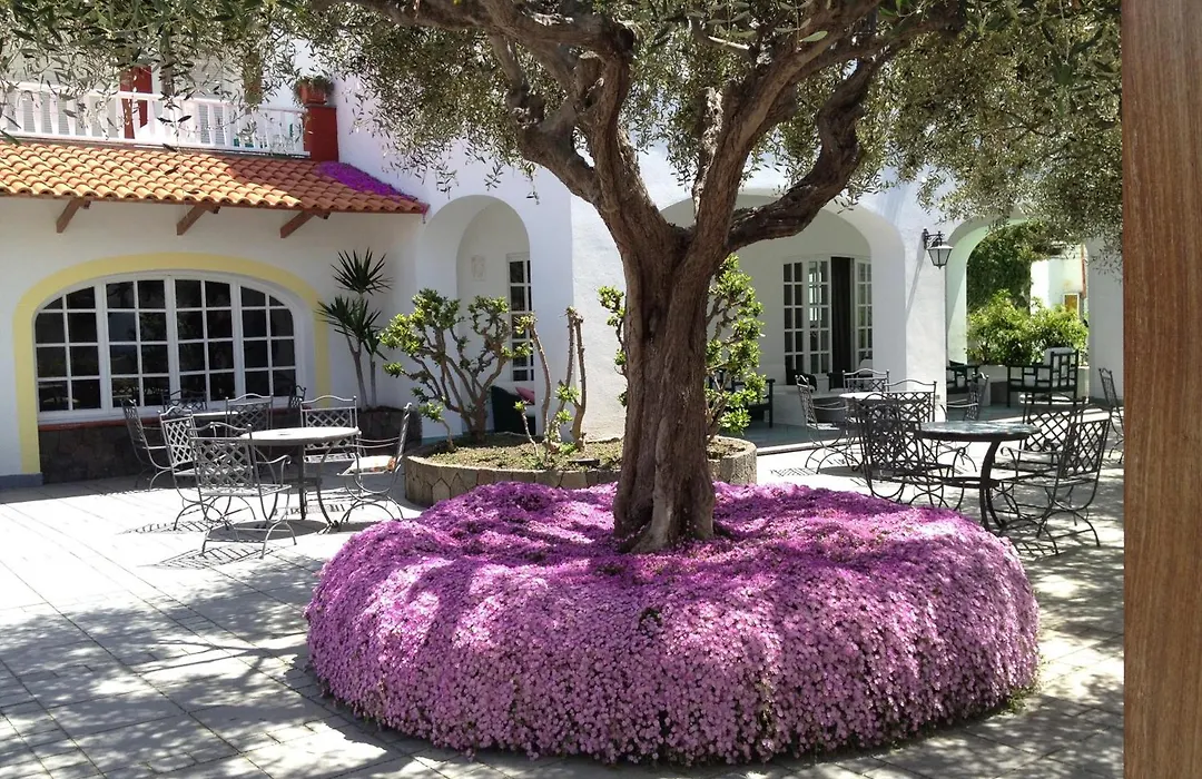 Hotel La Scogliera-1