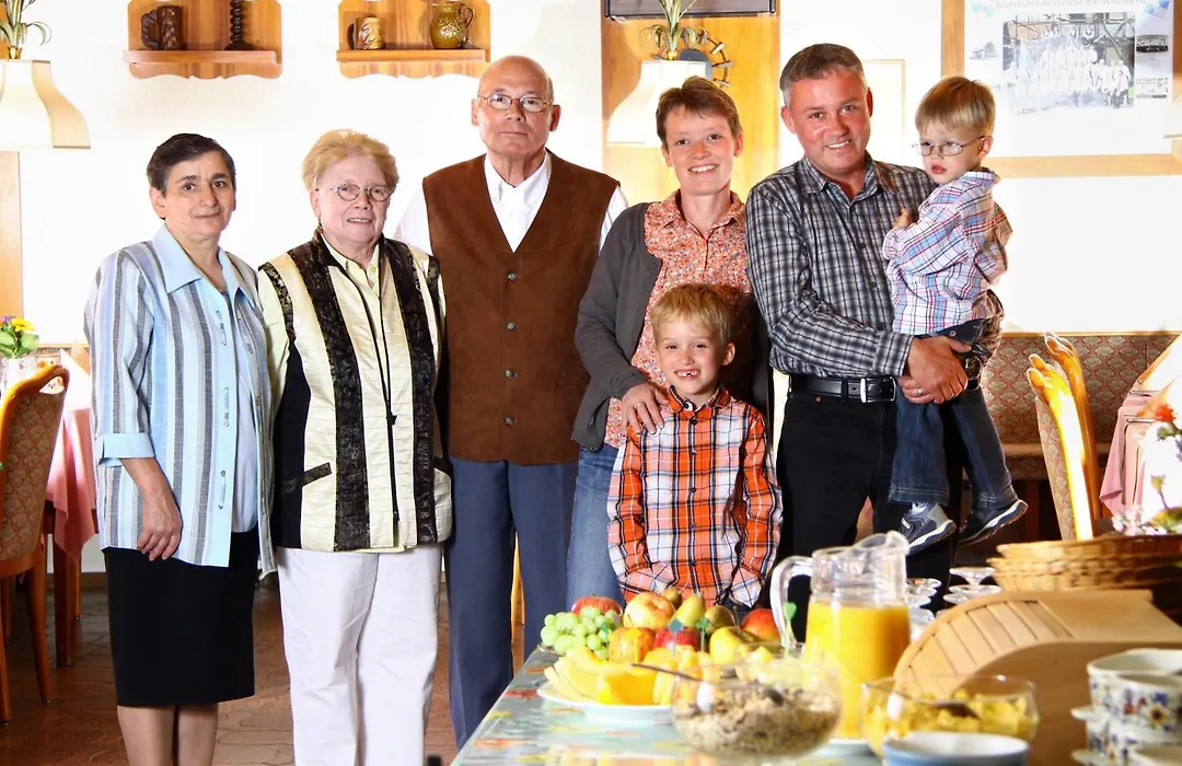Hotel-Garni Goldener Schwan-1