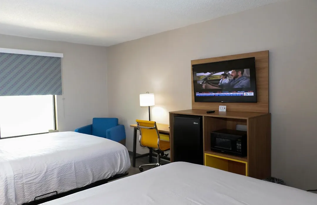 Days Inn By Wyndham Farmville-1