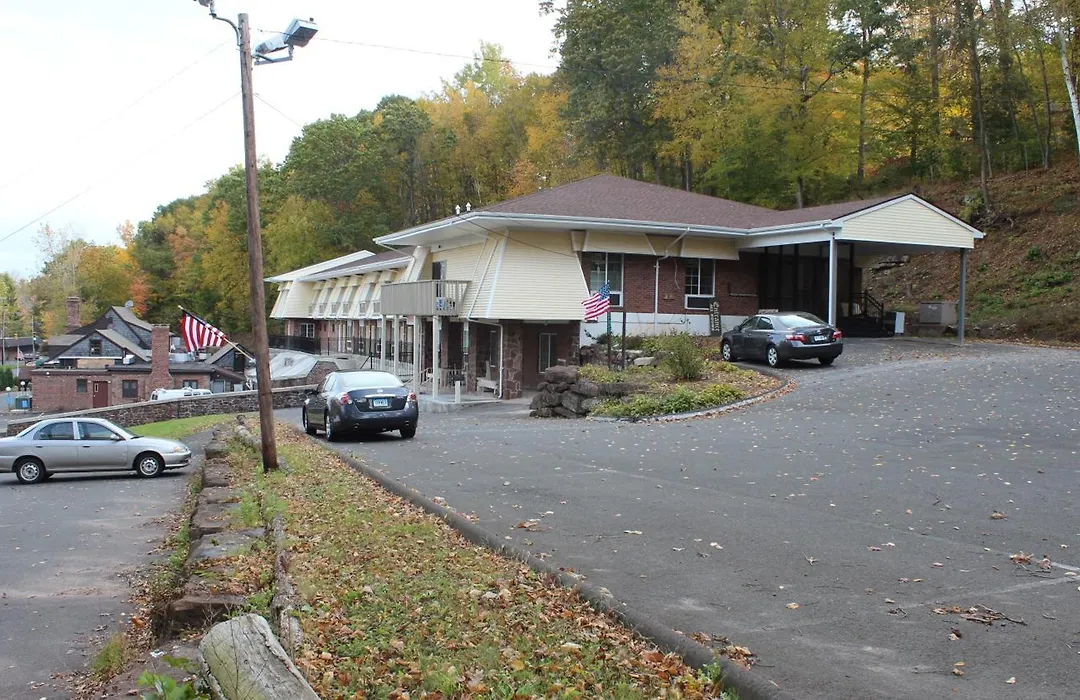 Passport Inn And Suites - Middletown-1