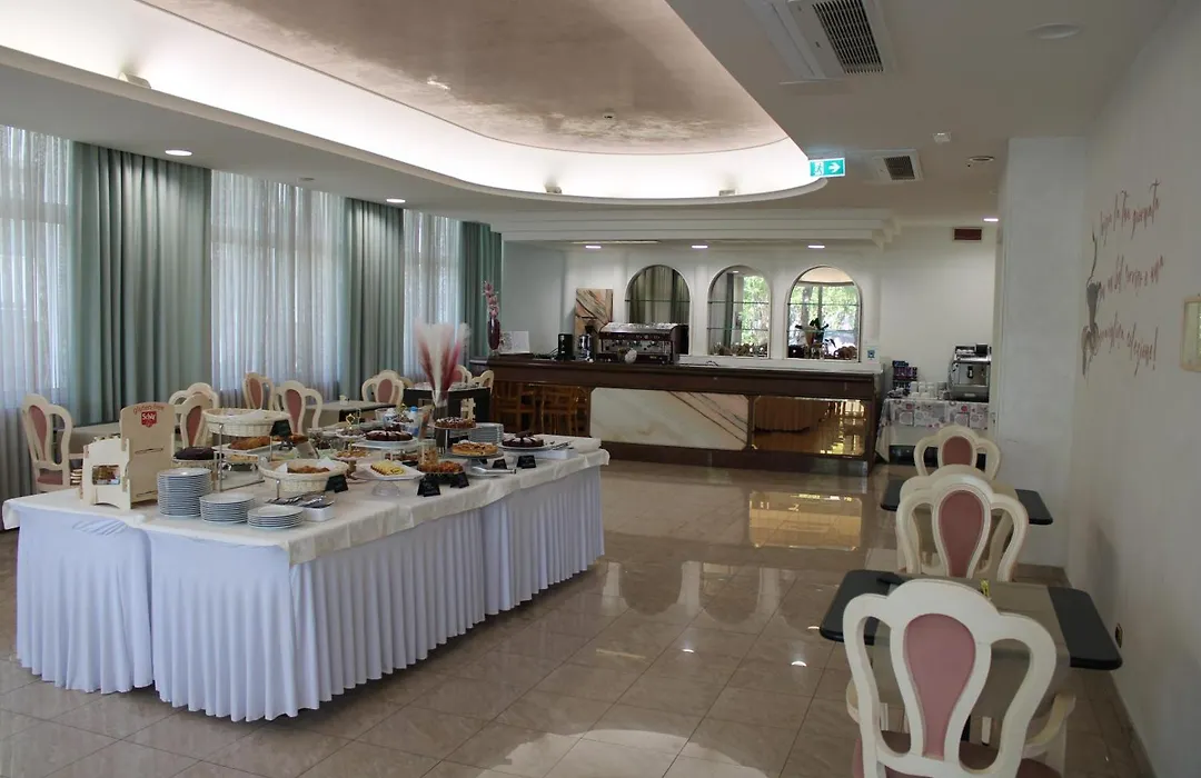 Hotel Royal Plaza-1